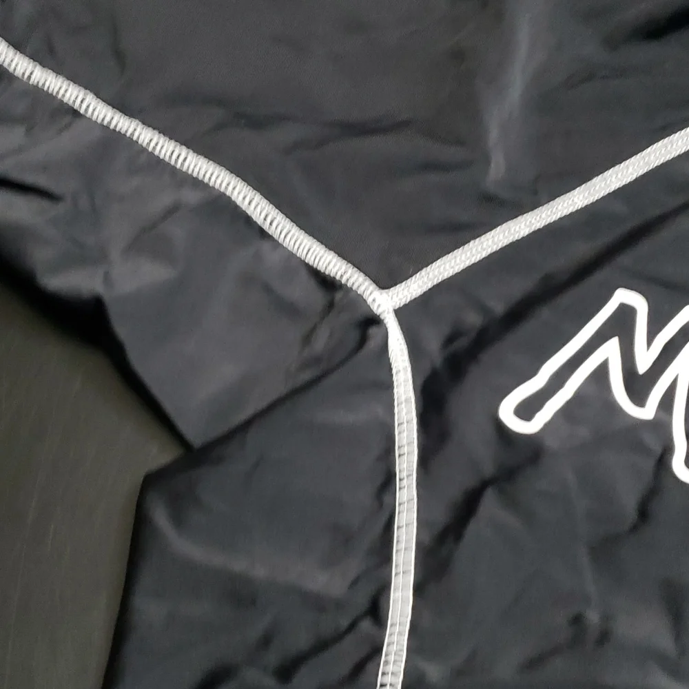 Maui and Son's Rashguard - Picture 5 of 9